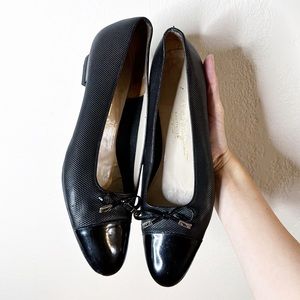 SALVATORE FERRAGAMO vintage black leather cap toe kitten heels 8